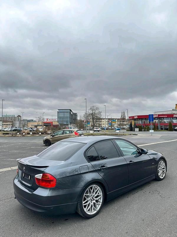 Gebraucht BMW 320 150 PS (110 kW) 2006 Grau Limousine