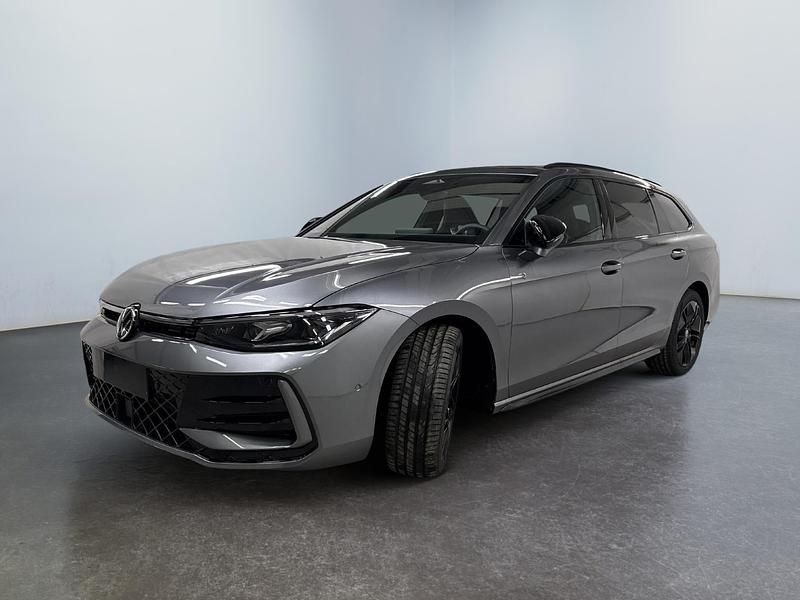 Neu VW Passat R-line 193 PS (141 kW) 2025 5x  diabase grey met. Kombi