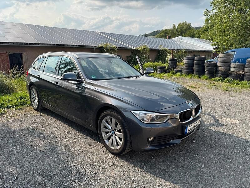 Gebraucht BMW 320 184 PS (135 kW) 2012 Grau Kombi