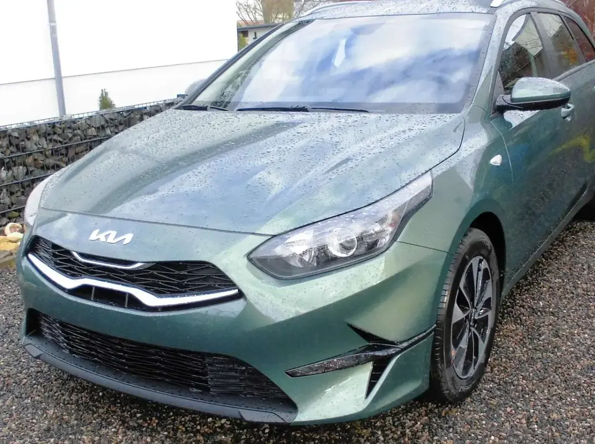 Neu Kia Ceed Sportswagon 140 PS (102 kW) 2026 Weiß Kombi