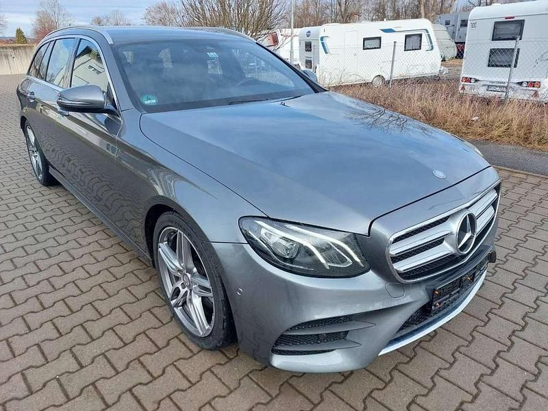 Gebraucht Mercedes E220 AMG line 194 PS (142 kW) 2016 Selenitgrau  metalliclack Kombi