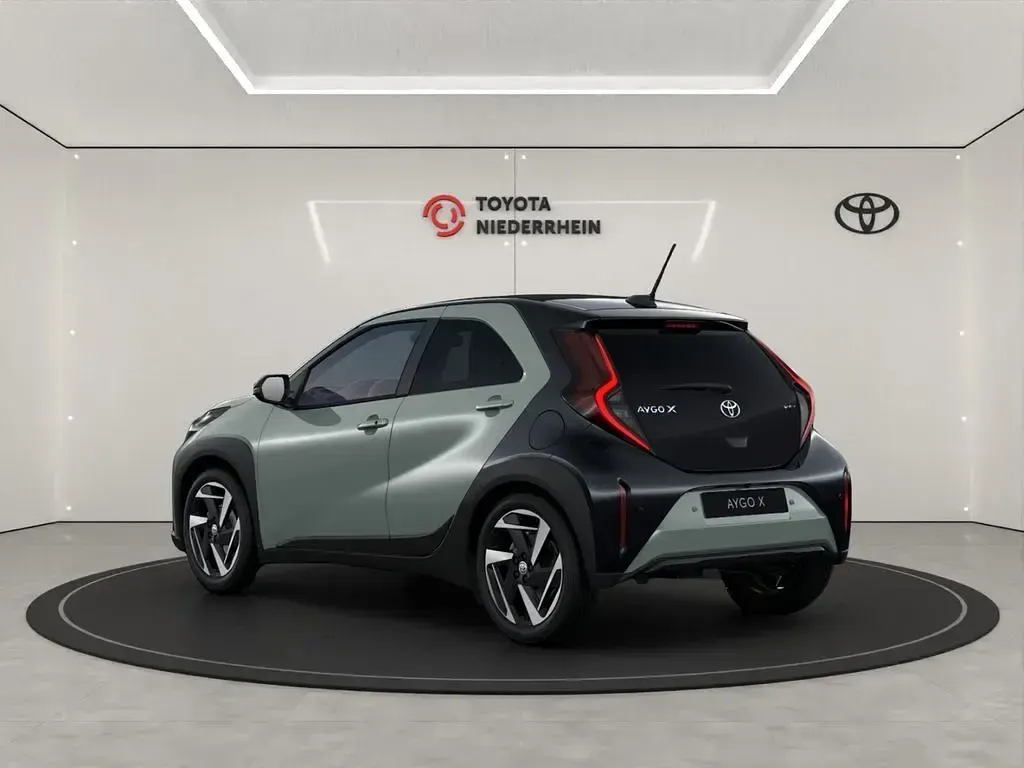 Neu Toyota Aygo X Lounge 116 PS (85 kW) 2026 Grün SUV