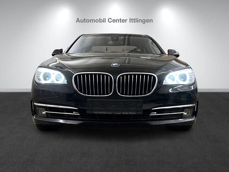 Gebraucht BMW 740 Sport Line 313 PS (230 kW) 2013 Schwarz Limousine