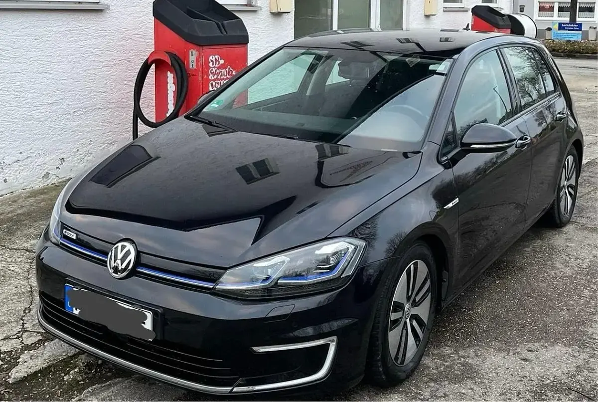 Gebraucht VW e-Golf 100 kW (136 PS) 2018 Schwarz Kleinwagen