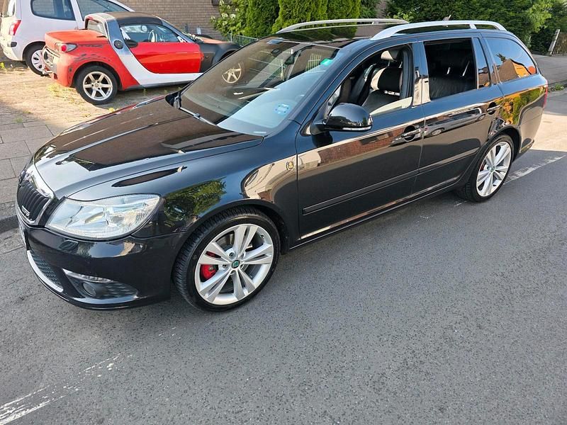 Schwarz Gebraucht 2011 Skoda Octavia vRS Kombi | 6.800 € (Etwas zu teuer) - Bild 1/4