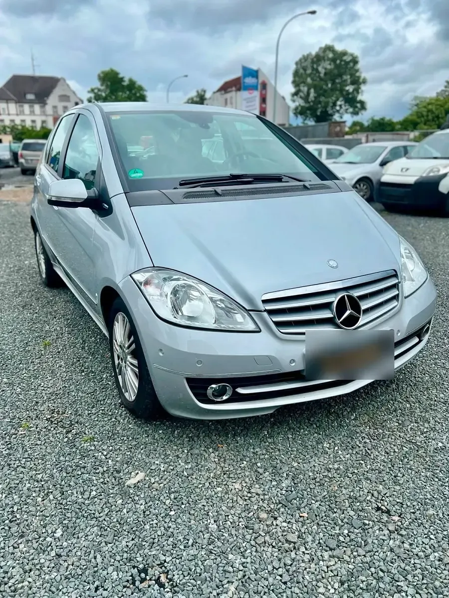 Gebraucht Mercedes A180 116 PS (85 kW) 2011 Silber Kleinwagen