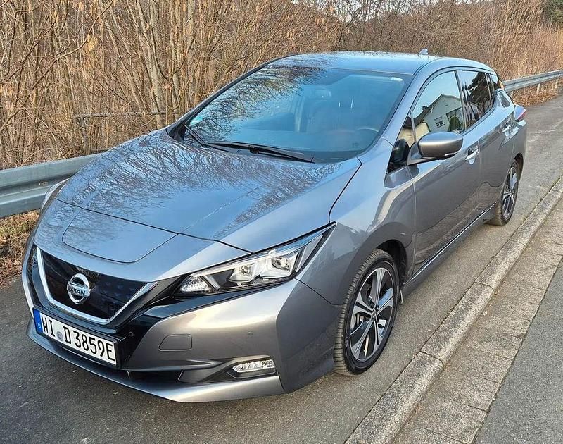 Silber Gebraucht 2022 Nissan Leaf N-Connecta Kleinwagen | 14.300 € (Guter Preis) - Bild 1/4