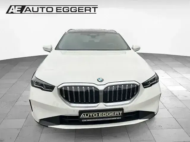 Gebraucht BMW 520 Sport Line 197 PS (144 kW) 2024 Alpinweiss iii Kombi