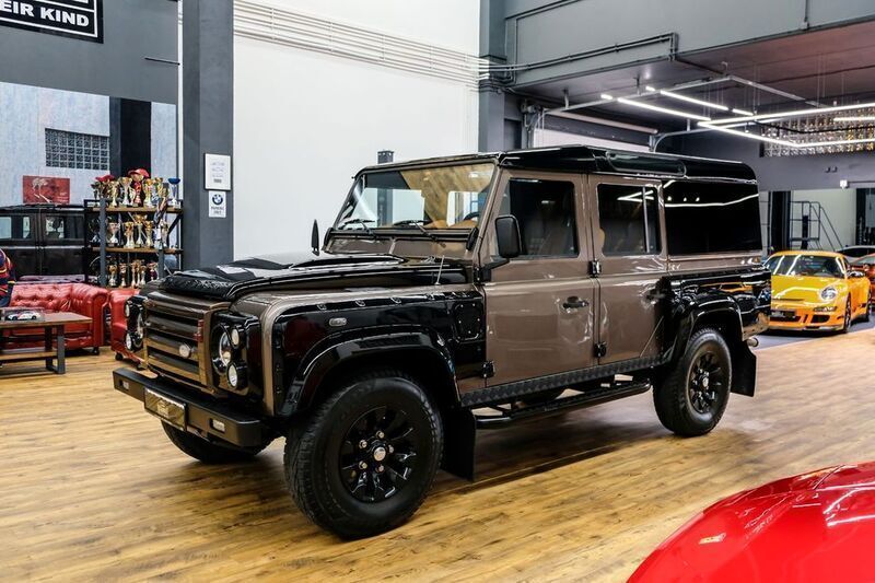 Braun Gebraucht 2013 Land Rover Defender SE SUV | 69.900 € - Bild 1/4
