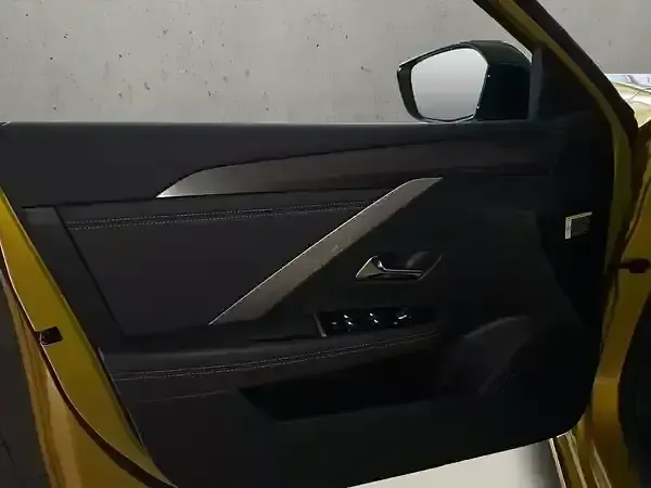 Gebraucht Opel Astra 131 PS (96 kW) 2023 Kult gelb (metallic) Kleinwagen