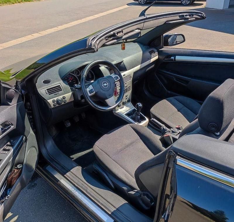 Gebraucht Opel Astra Cabriolet 116 PS (85 kW) 2008 Schwarz Cabrio