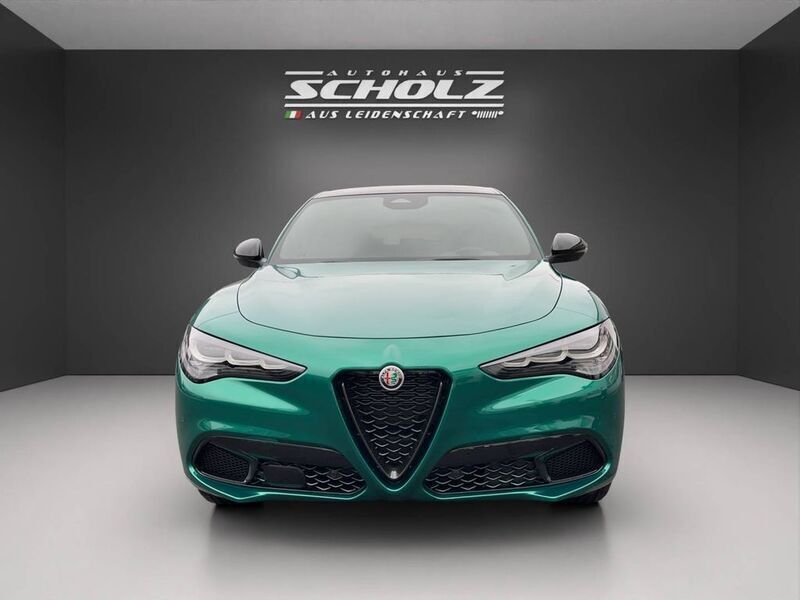 Neu Alfa Romeo Stelvio 209 PS (153 kW) 2025 Schwarz SUV