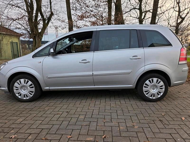 Silber Gebraucht 2007 Opel Zafira Van / Kleinbus | 1.200 € (Superpreis) - Bild 1/4