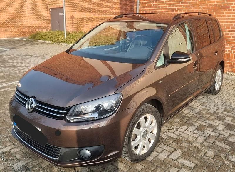 Braun Gebraucht 2012 VW Touran Match Van / Kleinbus | 9.900 € (Fairer Preis) - Bild 1/4