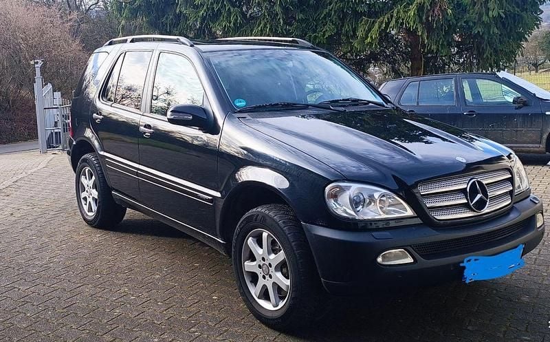 Schwarz Gebraucht 2004 Mercedes ML270 SUV | 5.850 € - Bild 1/4