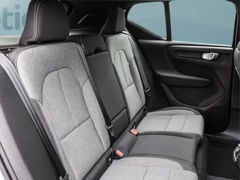 Gebraucht Volvo XC40 Core 163 PS (119 kW) 2024 Grün SUV