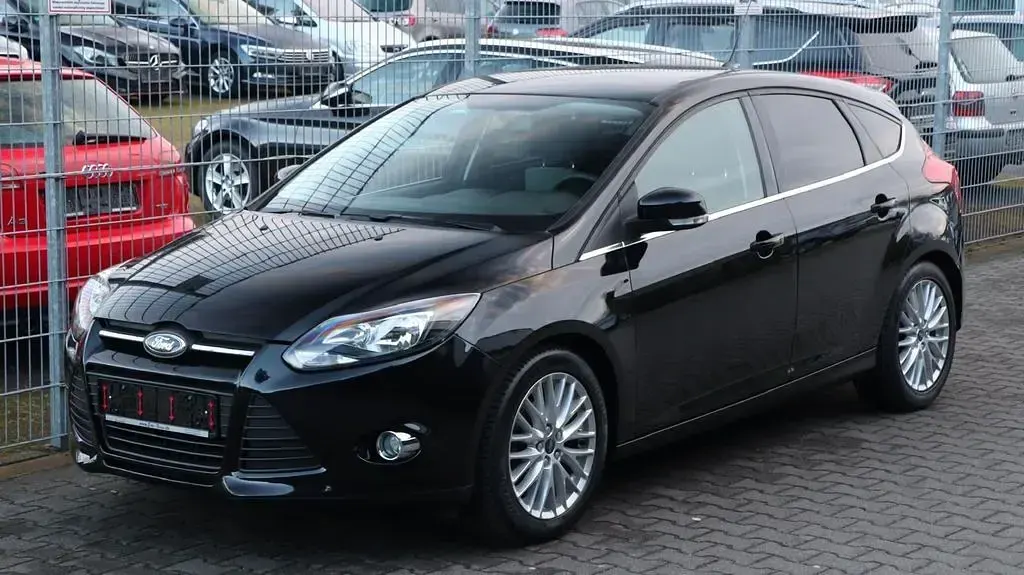 Gebraucht Ford Focus Champions Edition 95 PS (69 kW) 2011 Schwarz Limousine