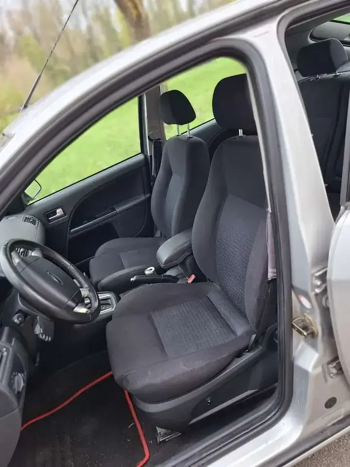 Używany Ford Mondeo 145 KM (106 kW) 2004 Srebrny Hatchback