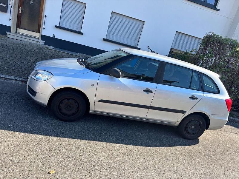Grau Gebraucht 2008 Skoda Fabia Classic Kleinwagen | 1.999 € (Fairer Preis) - Bild 1/4