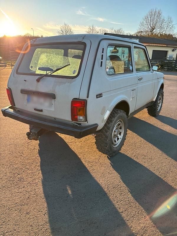 Second-hand Lada niva 83 CP (61 kW) 2007 Andere farben SUV