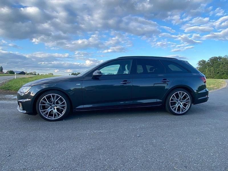 Grau Gebraucht 2019 Audi A4 S-Line Kombi | 28.000 € (Fairer Preis) - Bild 1/4