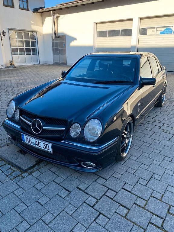 Schwarz Gebraucht 1996 Mercedes E50 AMG AMG Limousine | 18.990 € - Bild 1/4