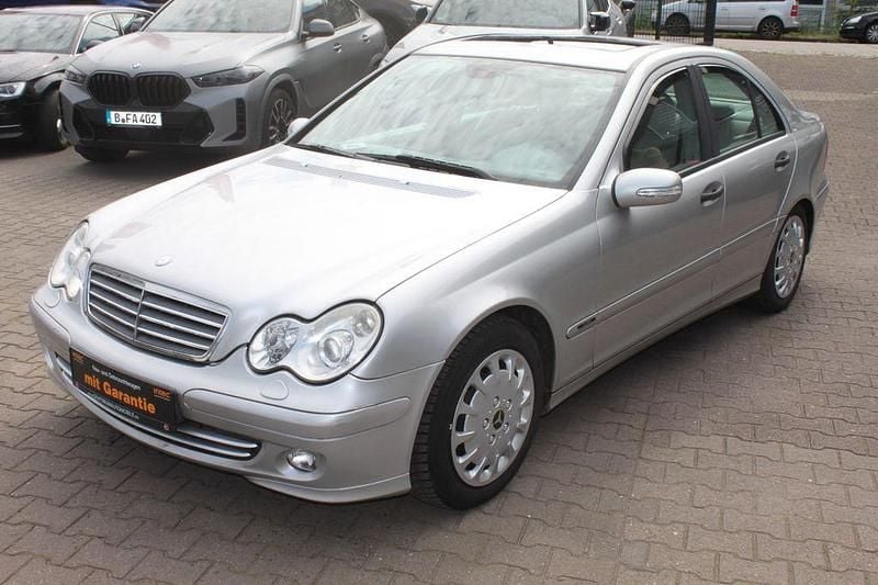 Silber Gebraucht 2004 Mercedes C200 Limousine | 4.900 € (Fairer Preis) - Bild 1/4