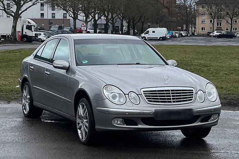 Usado Mercedes E320 224 HP (164 kW) 2003 Cinzento Sedan