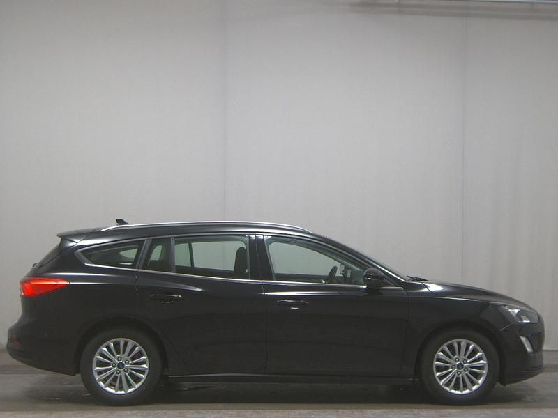 Gebraucht Ford Focus Titanium 125 PS (91 kW) 2021 Schwarz Limousine