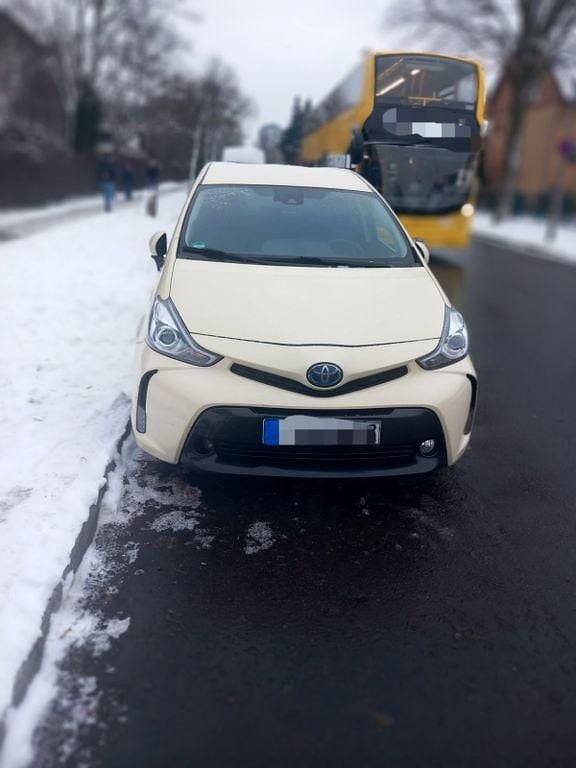 Gebraucht Toyota Prius+ 136 PS (100 kW) 2021 Weiß Van / Kleinbus