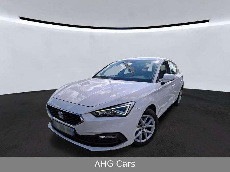 Weiß Gebraucht 2022 Seat Leon Style Limousine | 15.600 € (Fairer Preis) - Bild 1/4