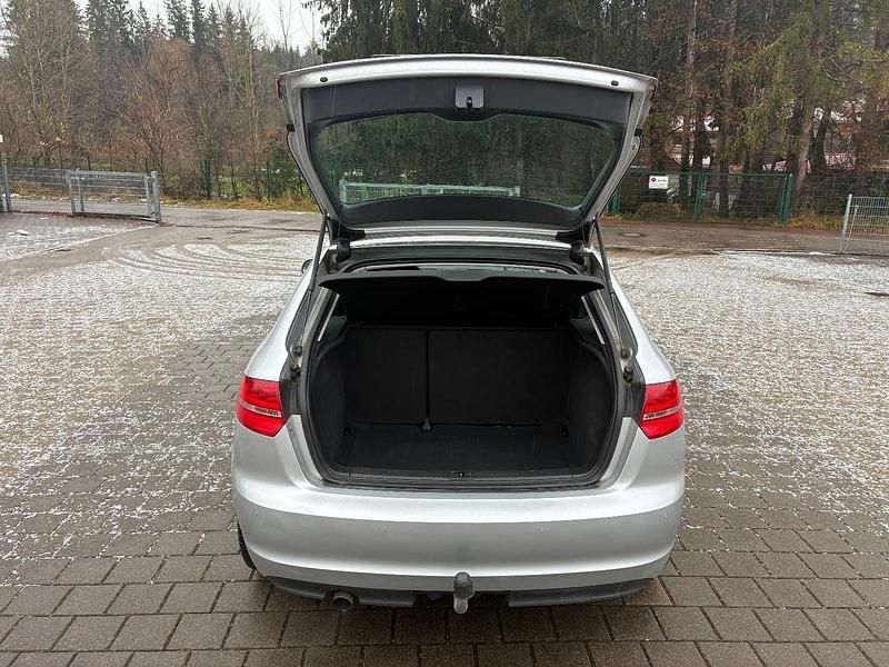 Gebraucht Audi A3 Attraction 105 PS (77 kW) 2011 Grau Limousine