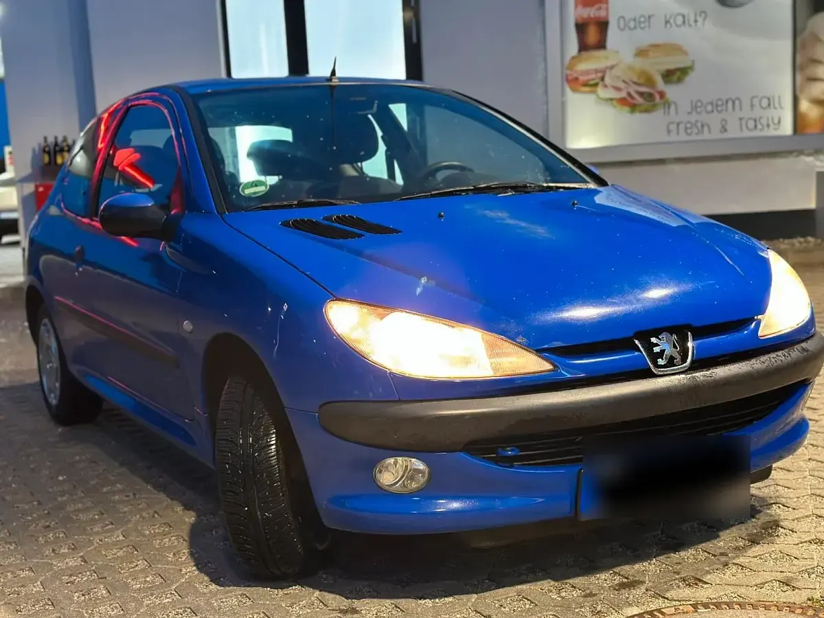 Używany Peugeot 206 75 KM (55 kW) 2000 Niebieski Hatchback