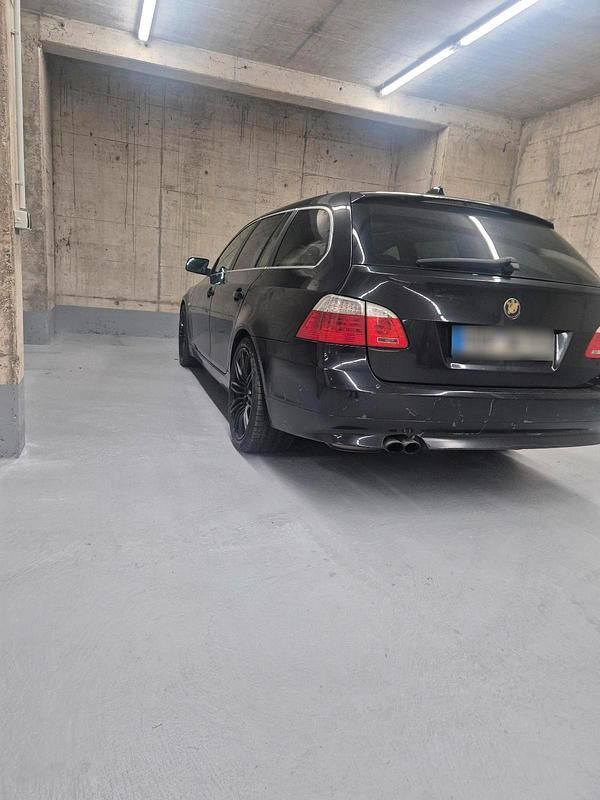 Gebraucht BMW 525 197 PS (144 kW) 2008 Schwarz Kombi