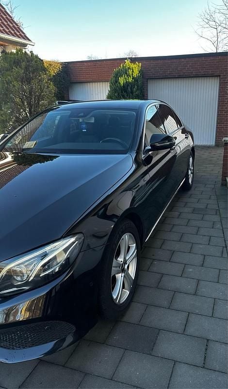 Gebraucht Mercedes E220 194 PS (142 kW) 2017 Limousine