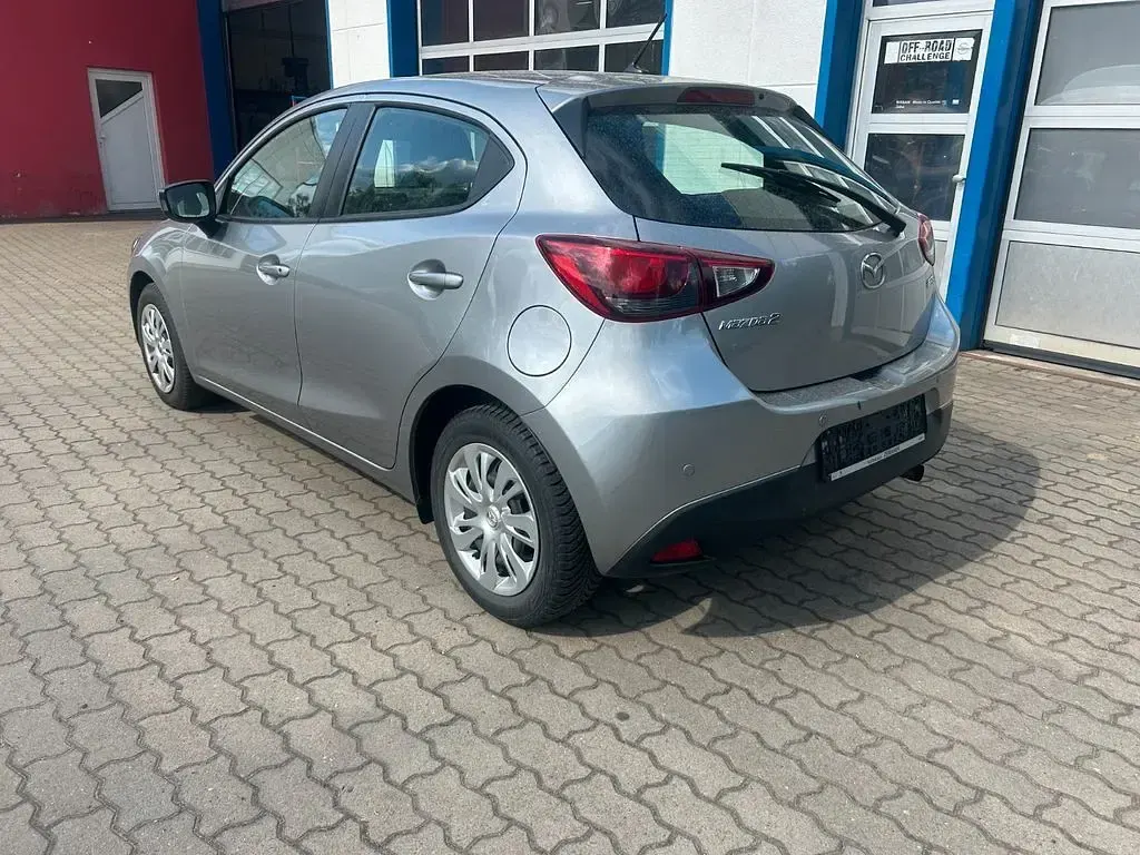 Gebraucht Mazda 2 Center-Line 75 PS (55 kW) 2015 Grau Limousine