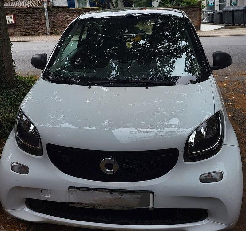 Weiß Gebraucht 2019 Smart ForTwo Electric Drive Coupé | 7.900 € (Fairer Preis) - Bild 1/4