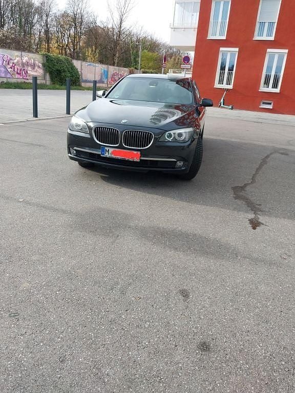 Gebraucht BMW 740 306 PS (225 kW) 2011 Schwarz Limousine