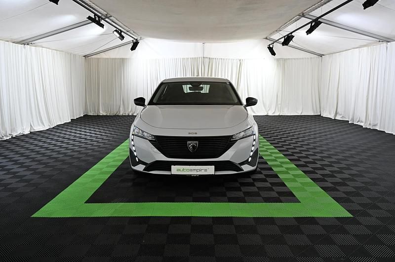 Gebraucht Peugeot 308 Active 131 PS (96 kW) 2024 Weiß Limousine