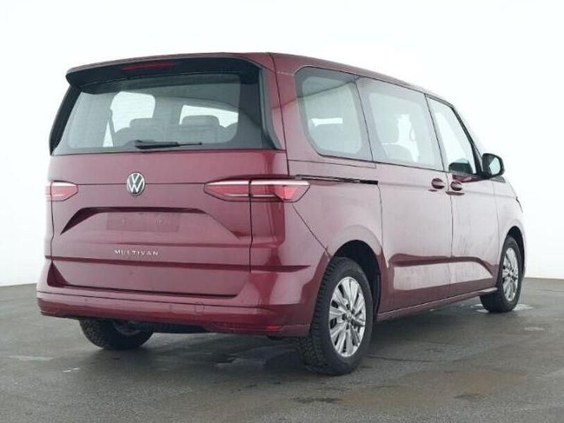 Second-hand VW Multivan Basis 150 CP (110 kW) 2024 Roșu Monovolum