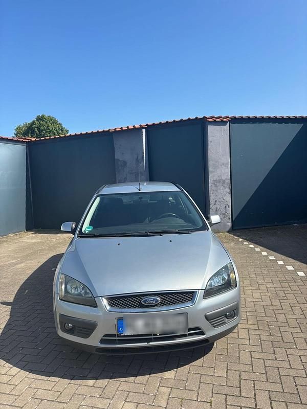Silber Gebraucht 2007 Ford Focus Kombi | 1.700 € (Fairer Preis) - Bild 1/4