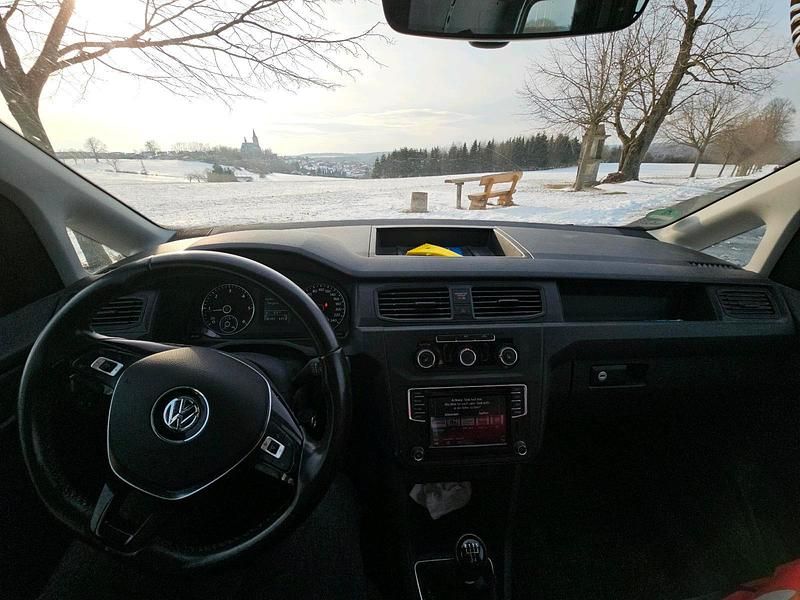 Second-hand VW Caddy 102 CP (75 kW) 2017 Argintiu Monovolum