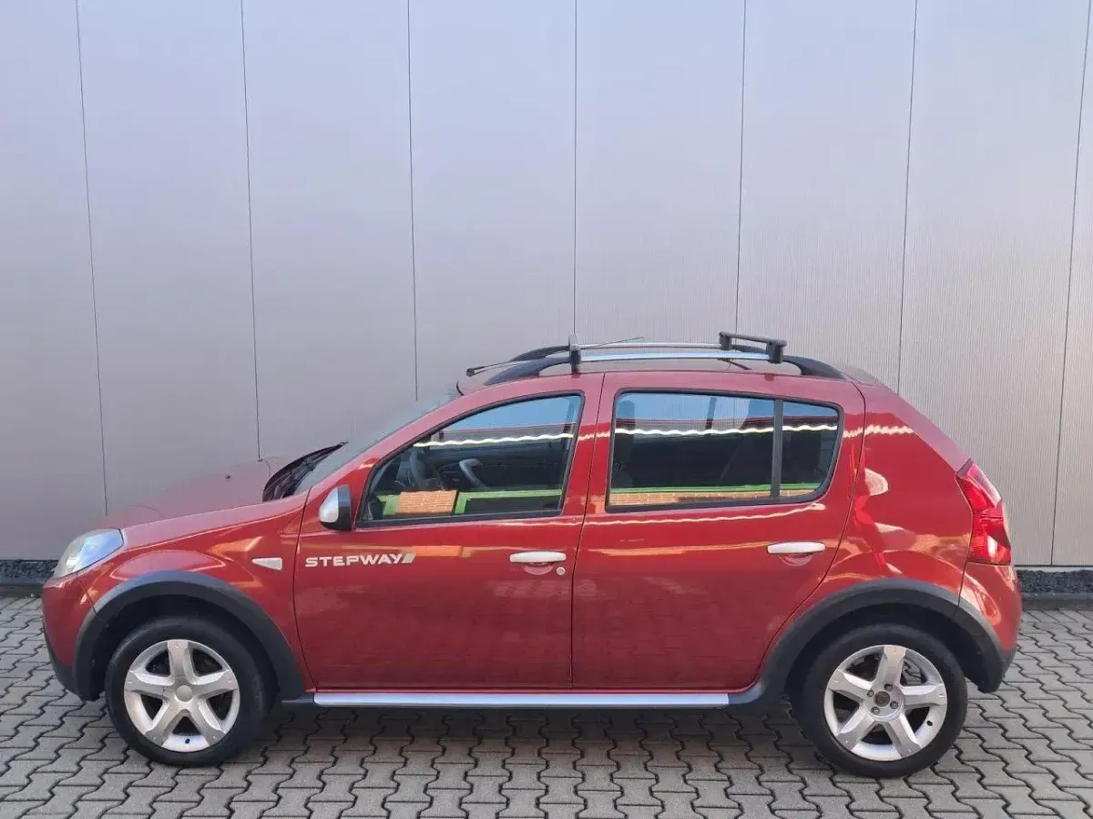Gebraucht Dacia Sandero Stepway 84 PS (61 kW) 2010 Rot Limousine