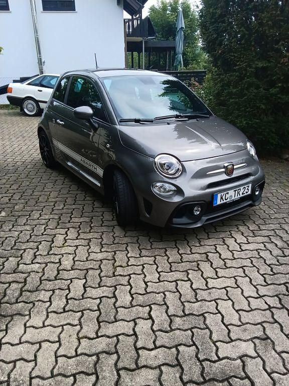 Grau Gebraucht 2021 Abarth 595 Kleinwagen | 17.500 € (Guter Preis) - Bild 1/4