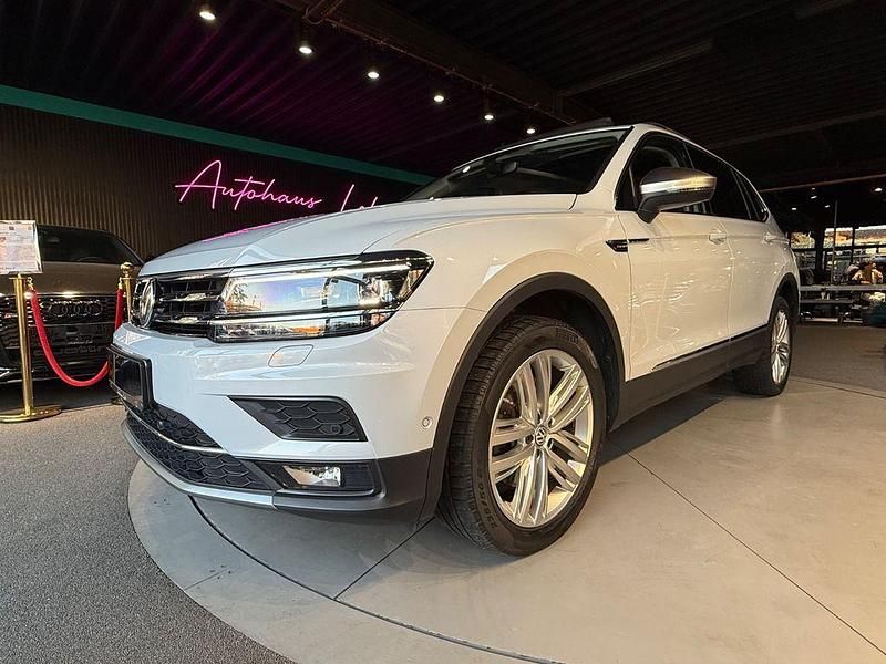 Silber Gebraucht 2018 VW Tiguan Allspace Highline SUV | 28.900 € (Teuer) - Bild 1/4