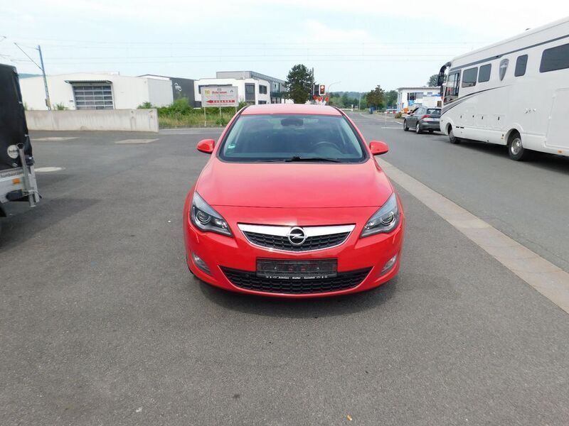Rot Gebraucht 2010 Opel Astra Sport Limousine | 3.850 € (Fairer Preis) - Bild 1/4
