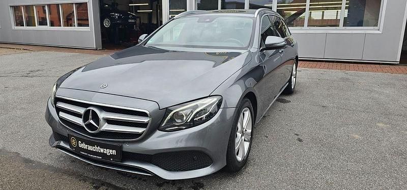Grau Gebraucht 2018 Mercedes E220 Kombi | 21.990 € (Guter Preis) - Bild 1/4