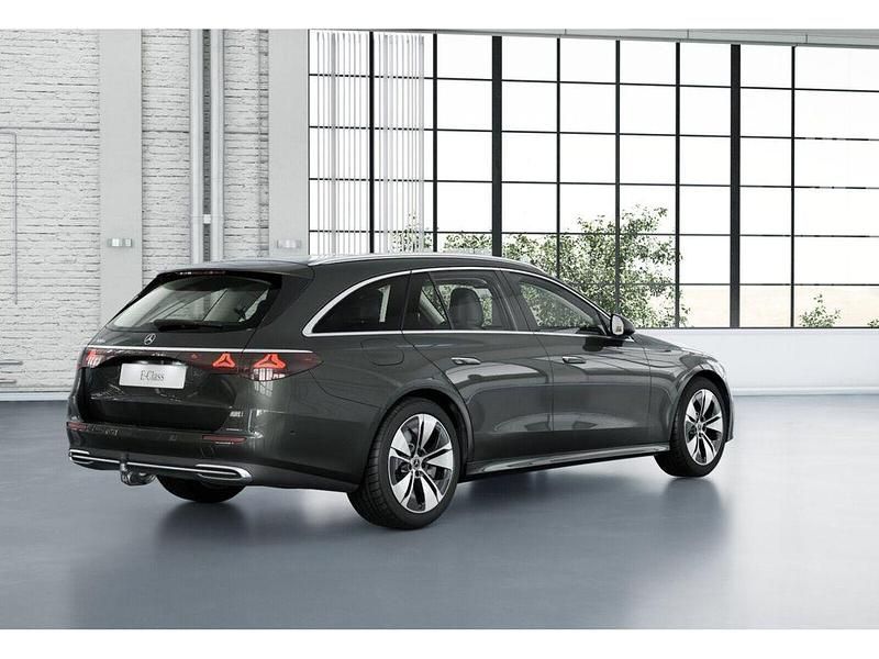 Gebraucht Mercedes E300 Avantgarde 204 PS (150 kW) 2024 Grau Limousine