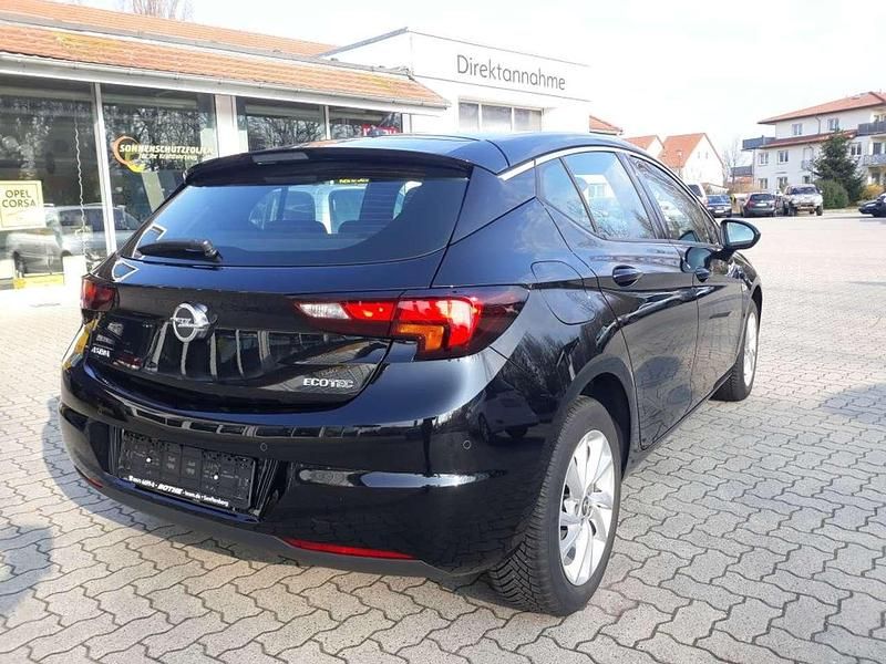 Gebraucht Opel Astra Innovation 105 PS (77 kW) 2018 Onyxschwarz metallic Limousine