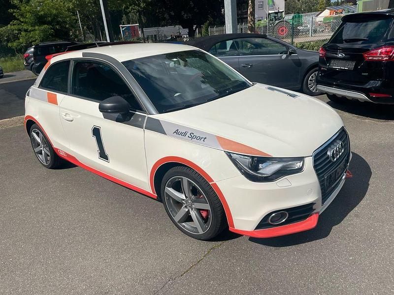 Weiß Gebraucht 2011 Audi A1 Attraction Kleinwagen | 9.499 € (Etwas zu teuer) - Bild 1/4